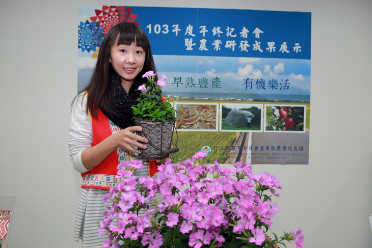 2014 Year-End Press Conference and Agricultural R&D Achievements Exhibition _ Displays Numerous Innovations for Local Growing