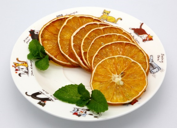 Organic citrus fruits can be used in many ways, such as being processed into dried fruit.