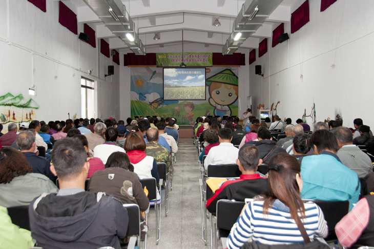 Growers attending the 5-day training at the Guanshan Farmers Association.