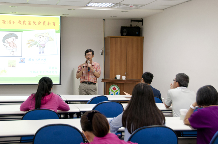 Professor Dong Shi-rui speaks on organic growing and food and agriculture education.