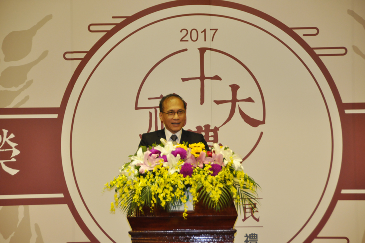 Premier Lin Chuan congratulates the winners during his speech.