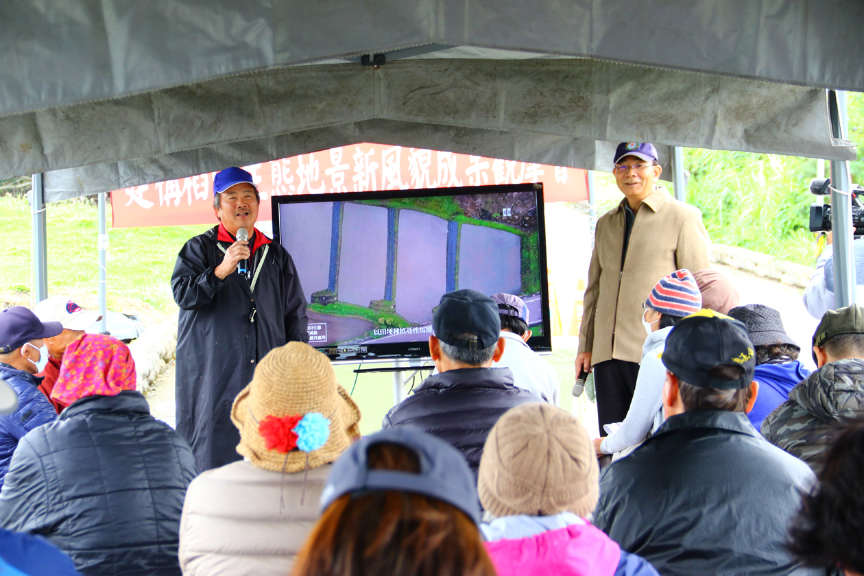 Lin Xin-fu, a local rice farmer, shares about his experiences using trailing lantana as a groundcover on his slopes.