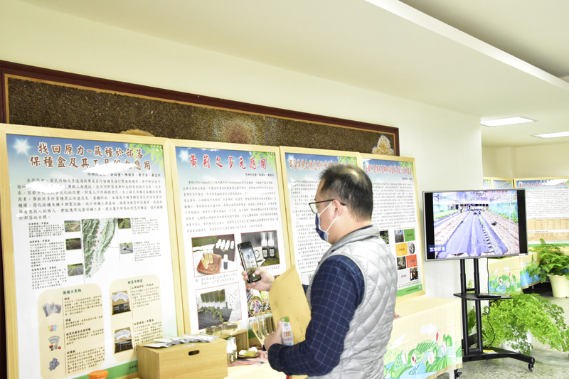 Figure 2. Posters exhibiting R&D achievements in agriculture, including Indigenous crops, in Taitung.