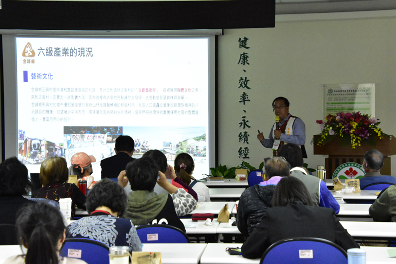 Figure 5. Jinfeng Township Mayor Puljaljuyan discusses “six-sector industrialization” (an integration of primary, secondary, and tertiary industries) in Jinfeng.