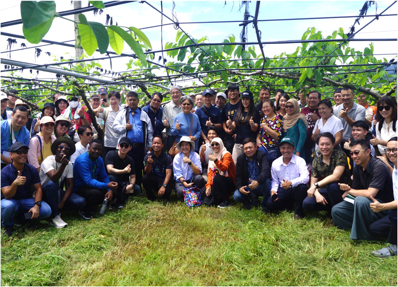 Group photo at the end of the field survey, where experts and researchers engaged in lively exchange.