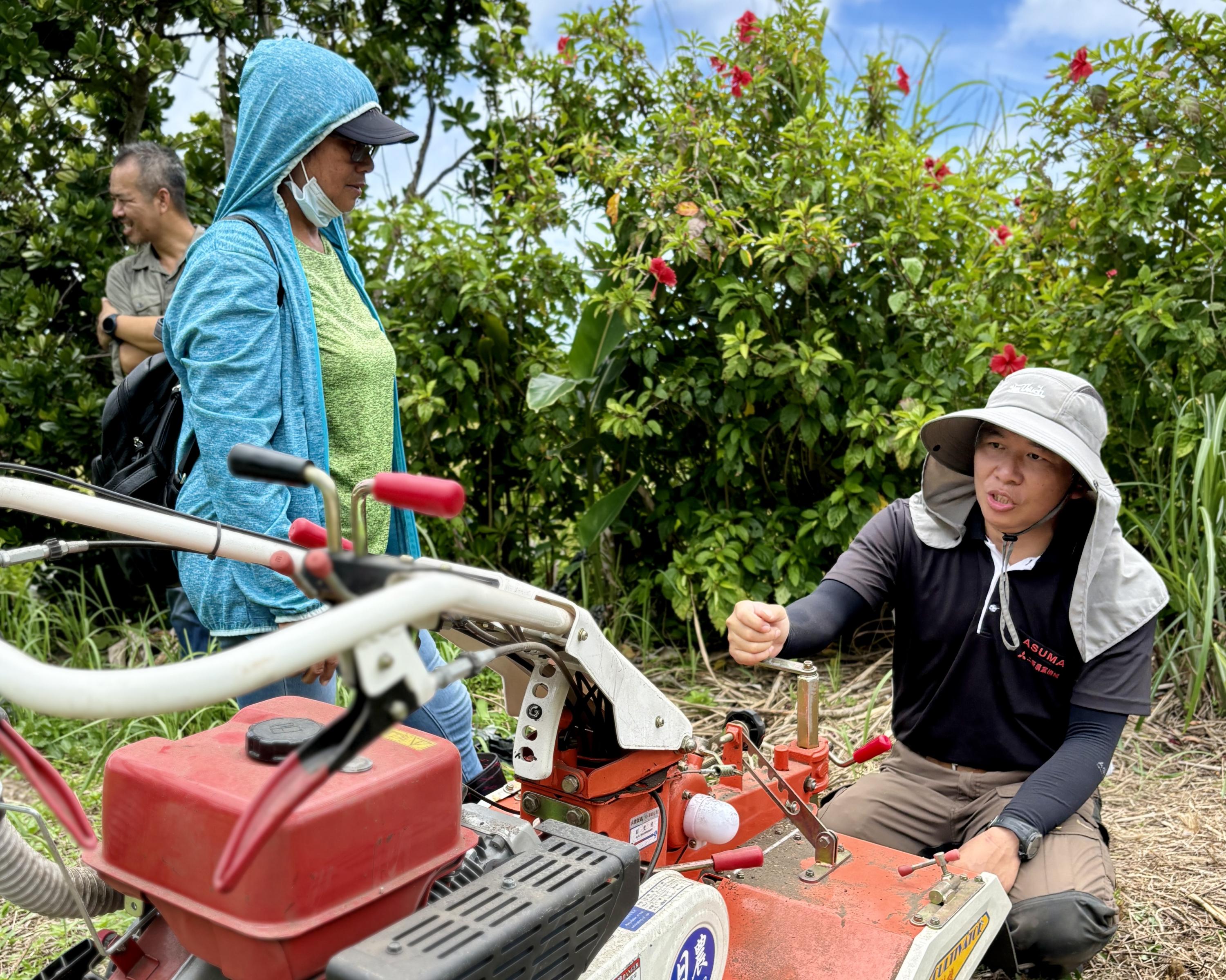 Associate researcher Huang Cheng-lung introduces labor-saving machinery for growing millet.