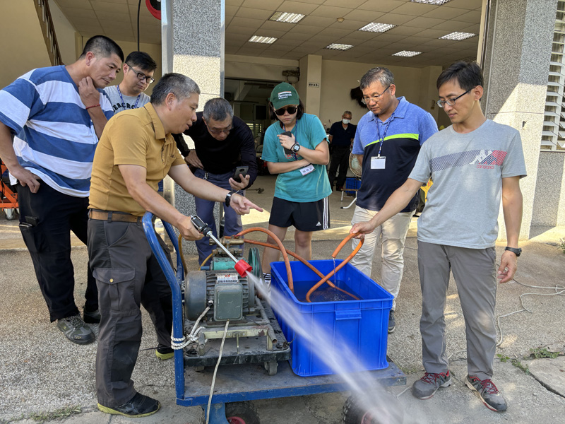 An instructor talks about operational principles for a high-pressure power sprayer.