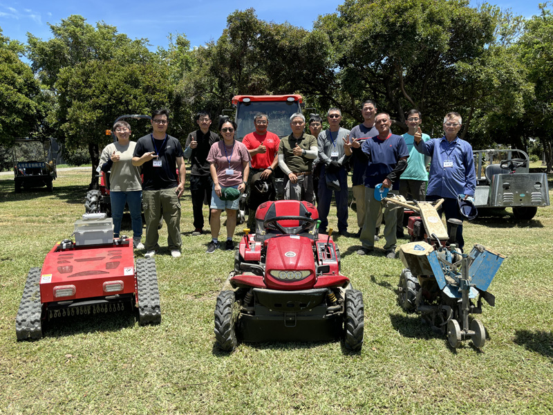 Group photo of participants.