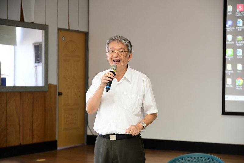 Deputy Director Lu Po-song speaks at the opening.