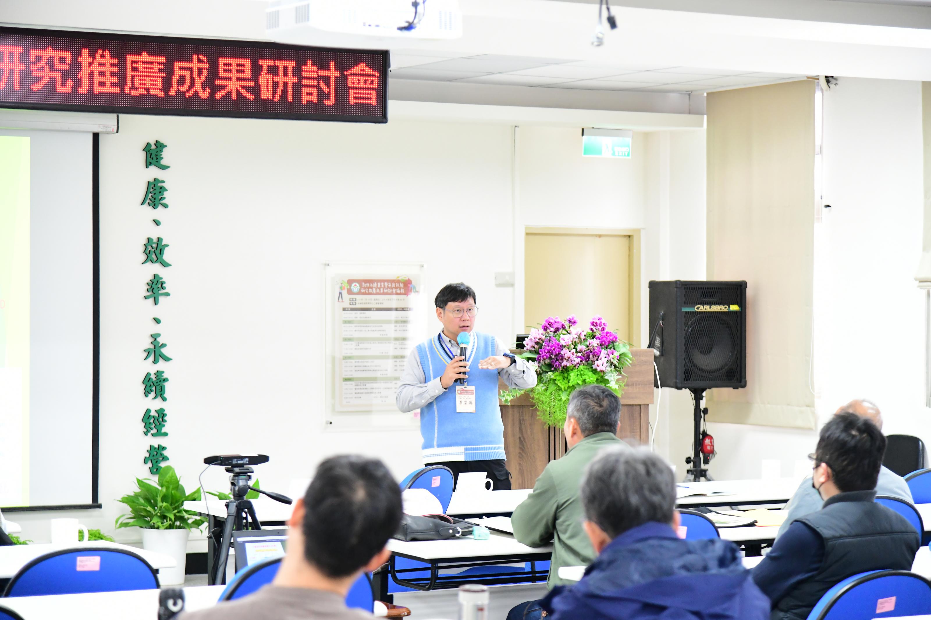 National Pingtung University of Science and Technology Department of Plant Industry Assistant Professor Lee Chia-hsing talks about the influences of different agricultural management methods on soil carbon sequestration and microbial communities on low-altitude mountain slopes.