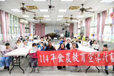 Students and teachers of Xianglan Elementary School.