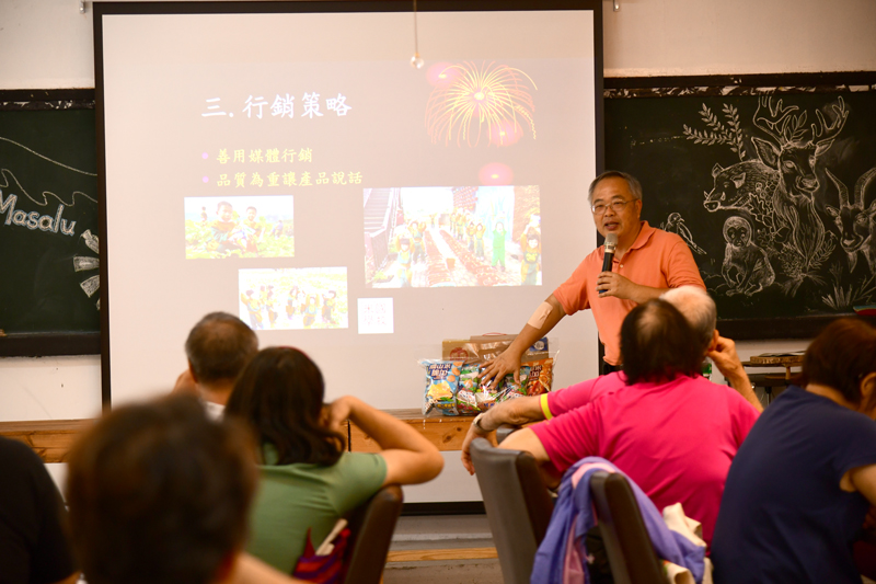 Rice School Director Peng Yen-fang discusses how to bring new life to traditional industries.