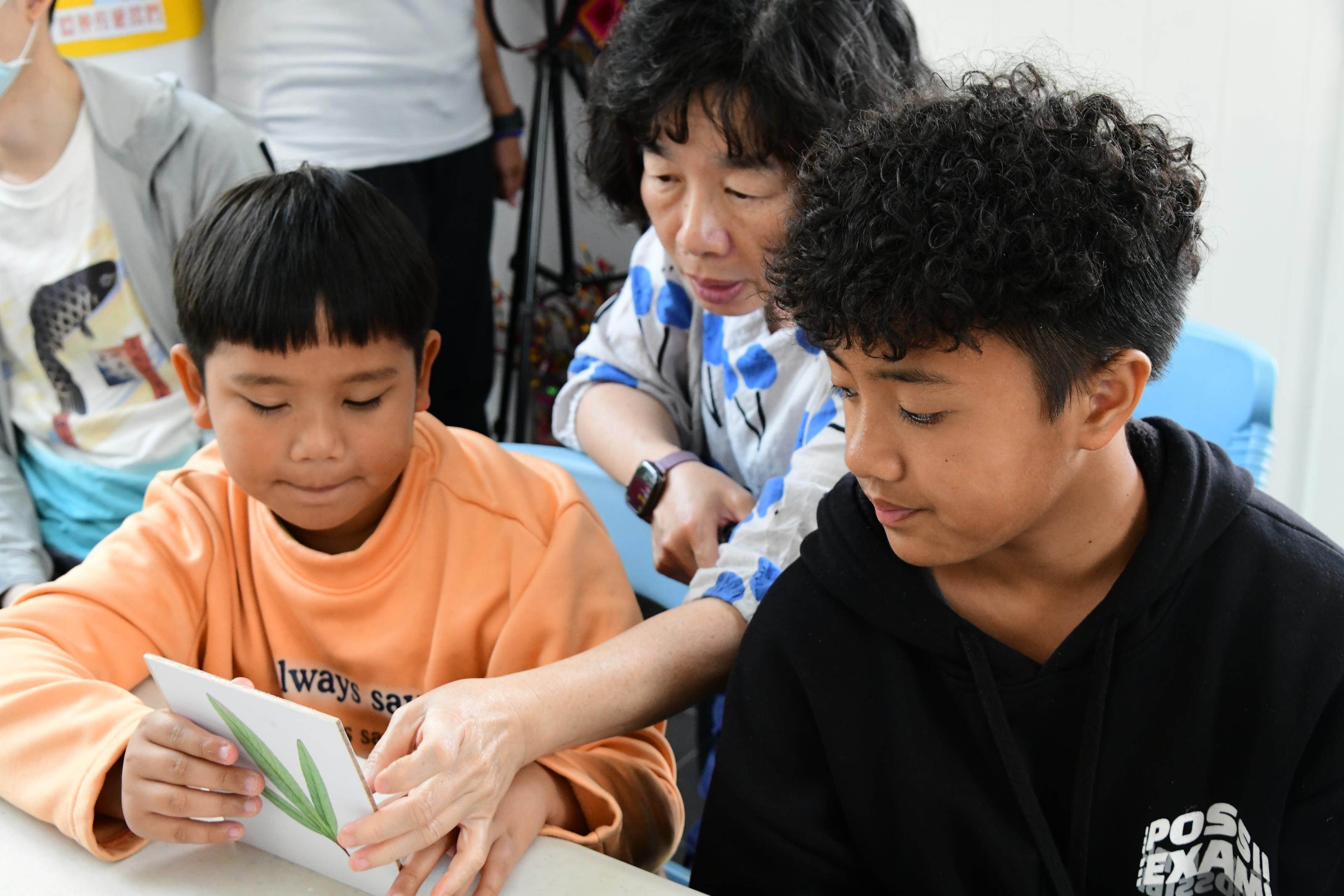 The roselle flash cards helped students during the learning process.