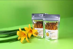 Dried daylily products from variety 'Taitung 7' developed through our sulfite-untreated processing (Sunshine Daylily).