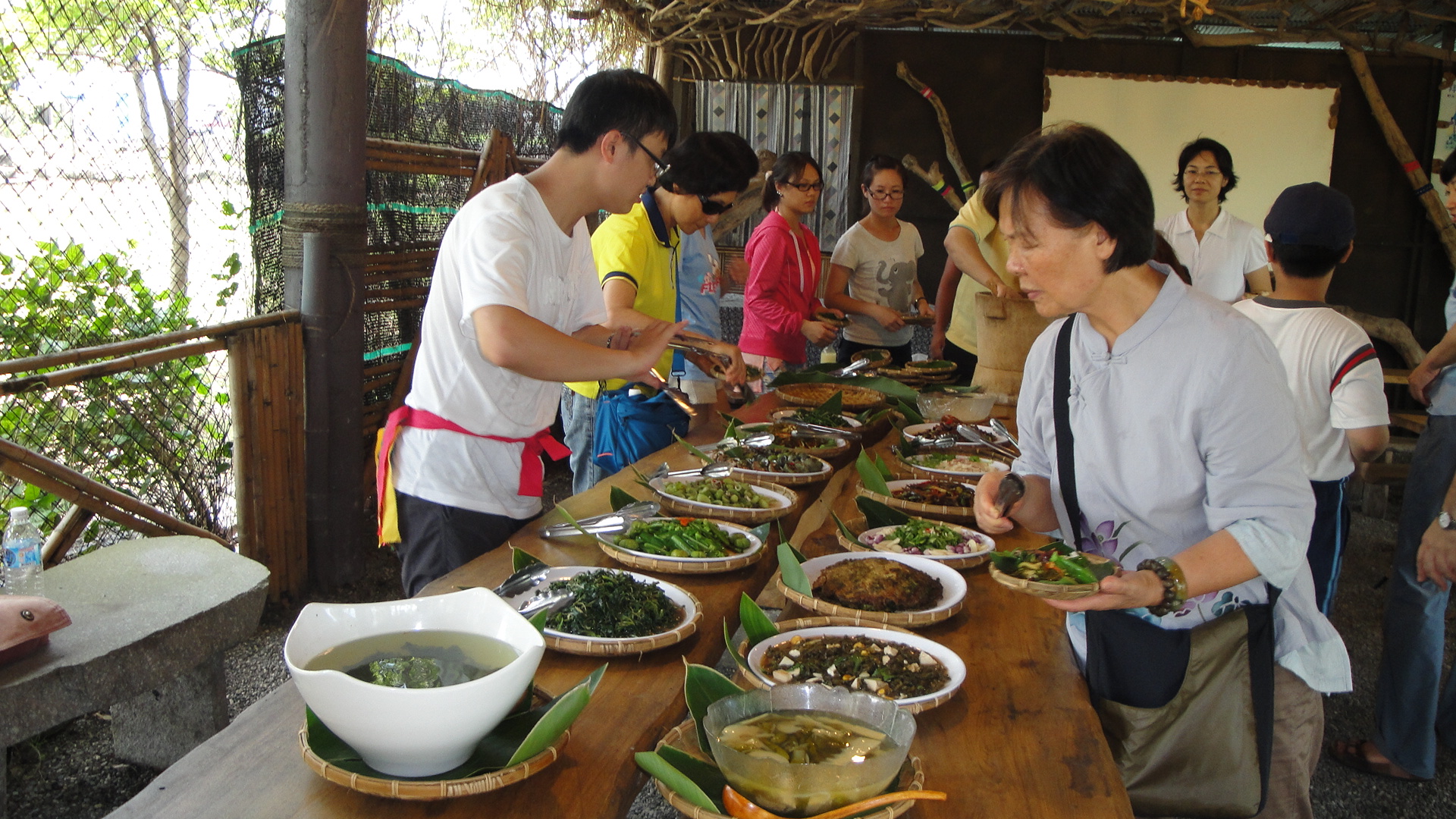 We helped community/indigenous village restaurants become R&D bases for creative foods made of local ingredients and helped connect primary, secondary, and tertiary sectors as a new driving force for the local economy.