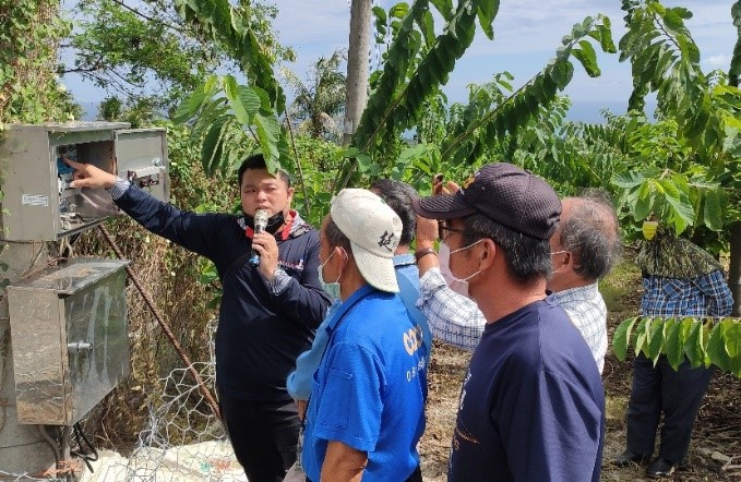 Figure 2. A grower shares about his experiences using water-saving irrigation equipment.